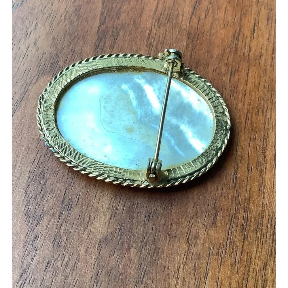 Unbranded vintage oval